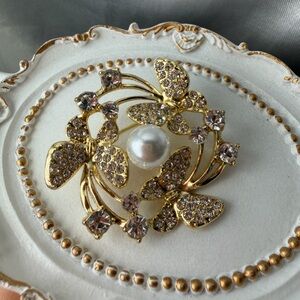 Just In ✨ Gold Butterfly Brooch Pearl Crystal Vintage Pin